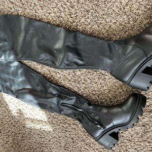 Women Steve Madden knee Boots size 8
